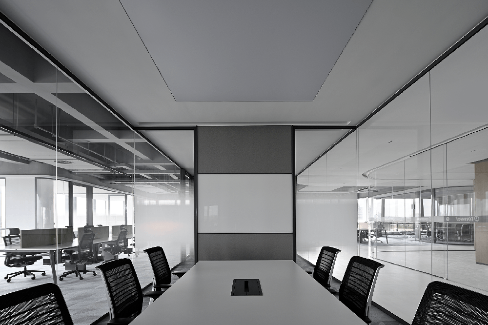 鄭州辦公室裝修中常用的玻璃隔斷的形式 鄭州辦公室裝修中常用的玻璃隔斷的形式