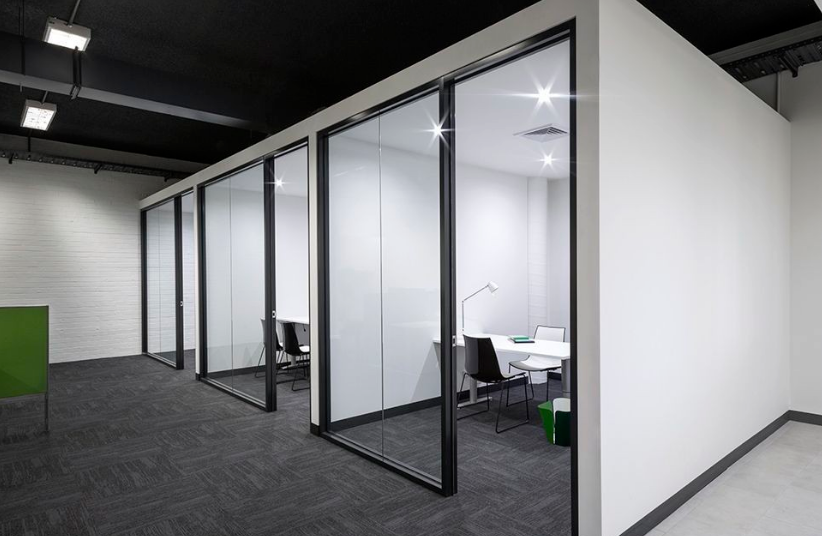 鄭州辦公室玻璃隔斷效果圖-不同類(lèi)型玻璃隔斷價(jià)格